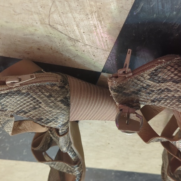 Heels - Picture 4 of 4